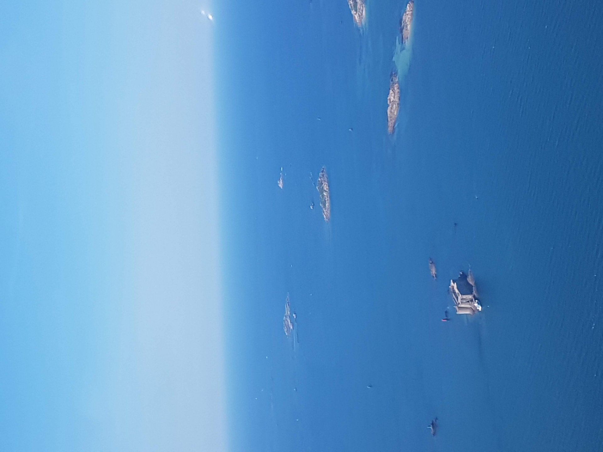 Survol de la cote bretonne nord jusque Brest