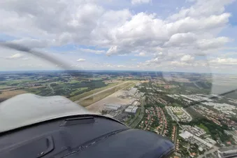 Ausflug aus der Kontrollzone mit Überflug des Airport Dresden
