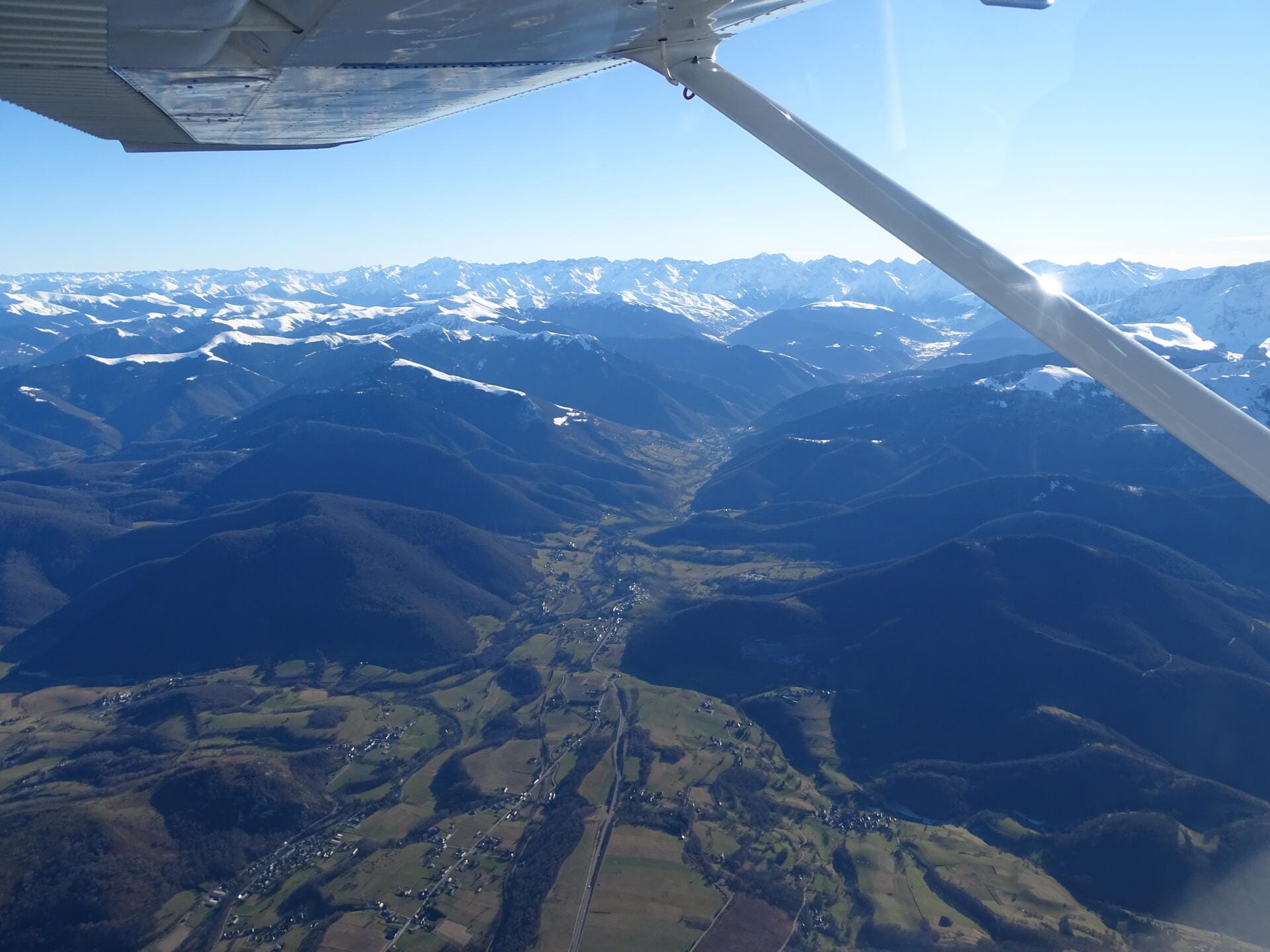 Survol des Pyrénées et découverte du Pic du midi