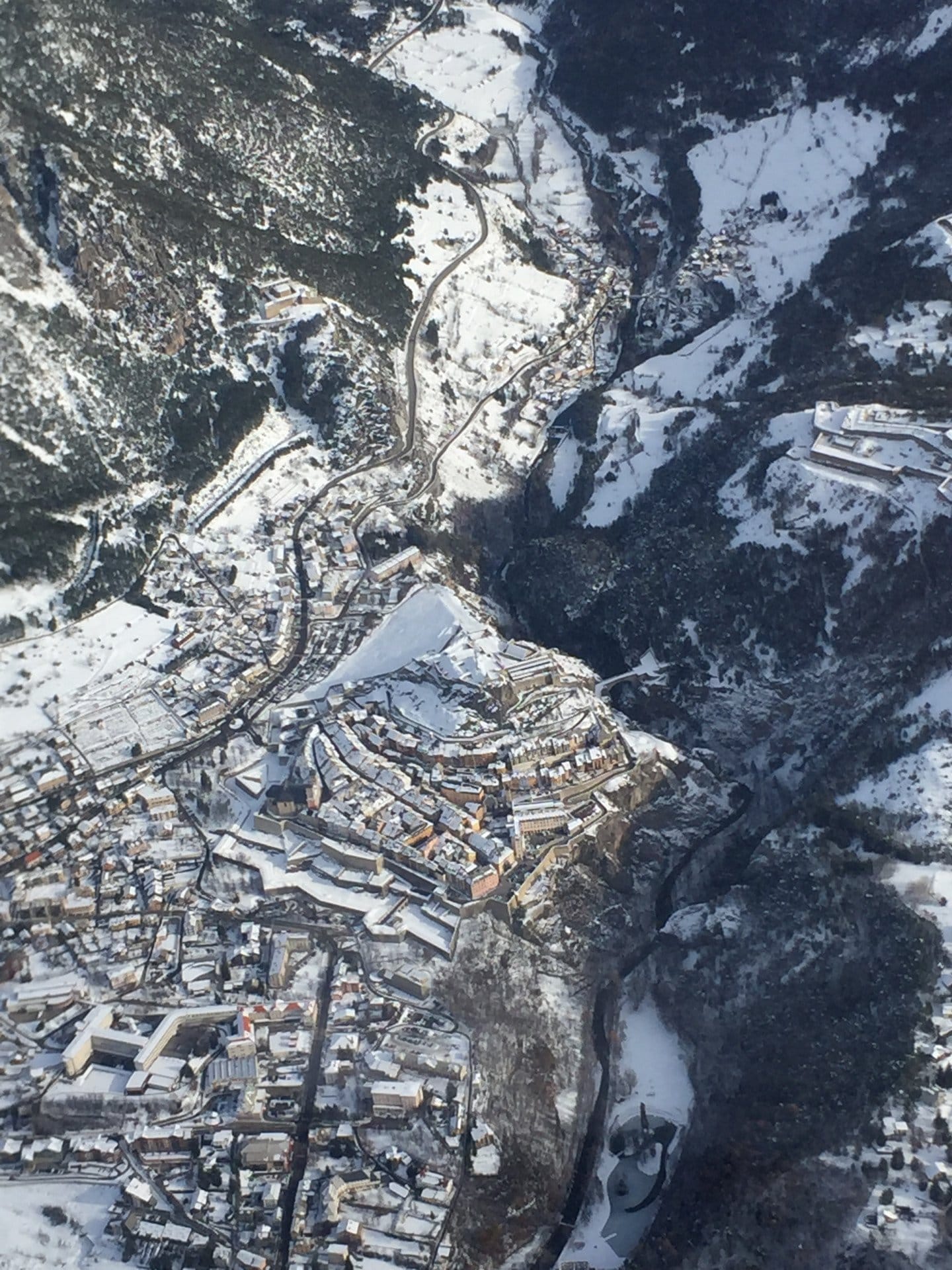 Luberon, Mées et montagnes enneigées