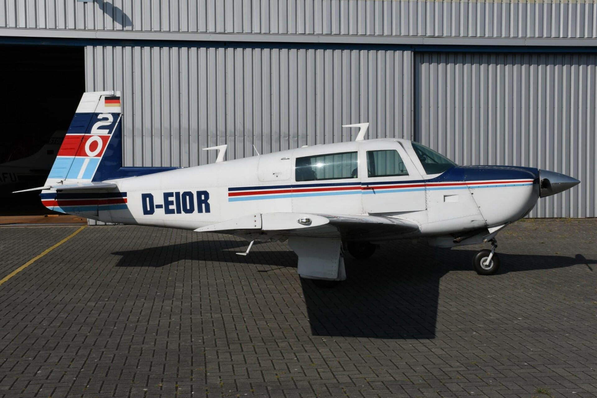 Mooney M20 J D-EIOR von der Seite