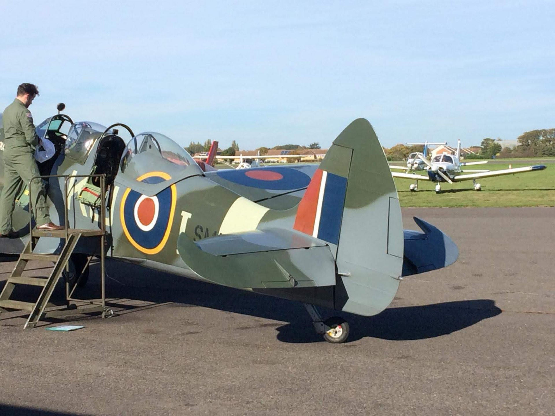 Fly to Lee on Solent with short walk to the beach