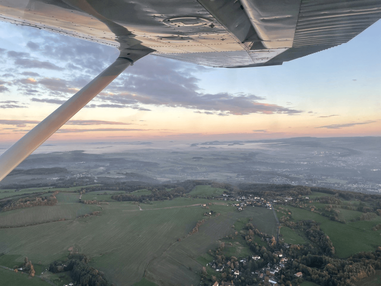 Flug über dem Nationalpark (Sächsische Schweiz) + Dresden
