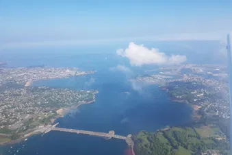 Survol de la cote bretonne nord jusque Brest
