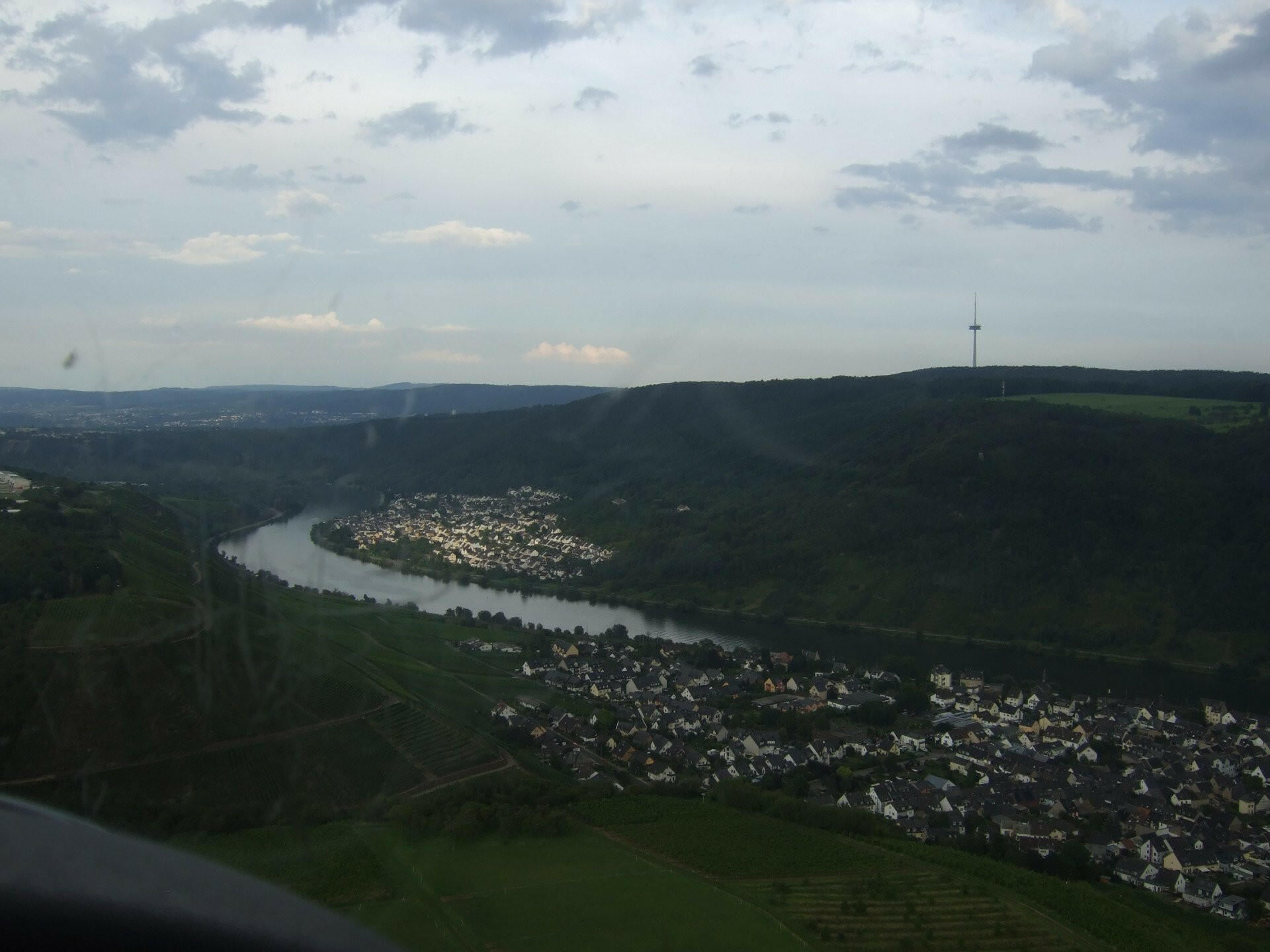Rundflug: Kölner Dom und Bergisches Land