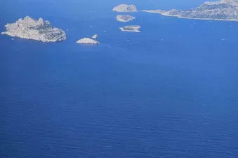 Balade aérienne autour de Marseille et des Calanques