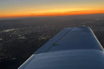 Vol au coucher du soleil dans la région Stephanoise