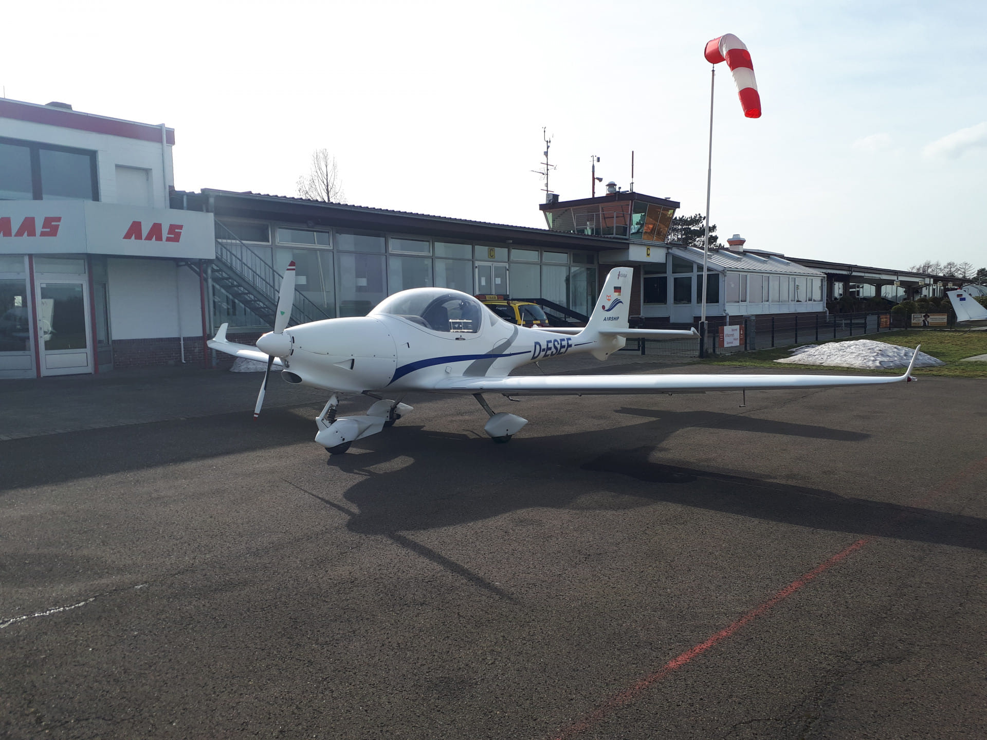 die Aquila A210 am Flugplatz Genderkesee