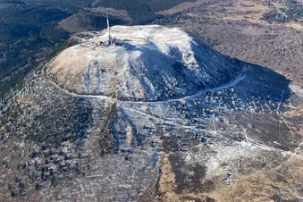 Puy-de-Dôme en bout d'aile