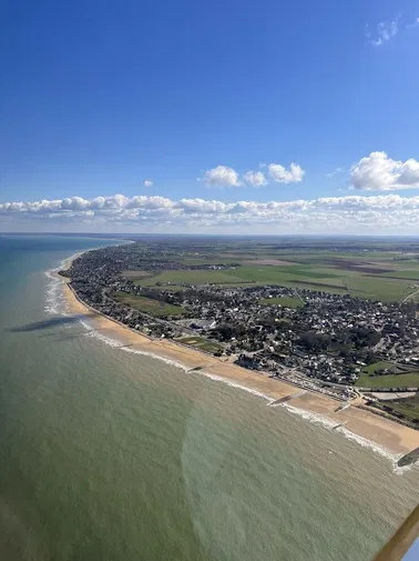 Survol de la Côte de Nacre