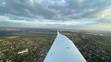 Rundflug über Düsseldorfer Flughafen, Altstadt und Rheinturm