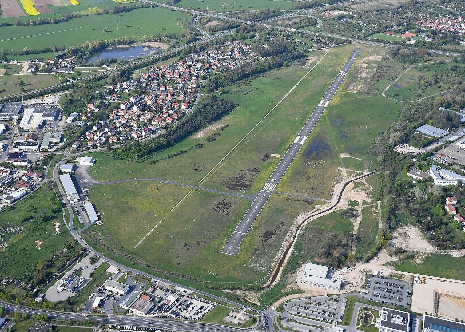 Flugplatz Bamberg-Breitenau https://de.wikipedia.org/wiki/Flugplatz_Bamberg-Breitenau#/media/Datei:Aerial_image_of_the_Bamberg-Breitenau_airfield_(view_from_the_south).jpg