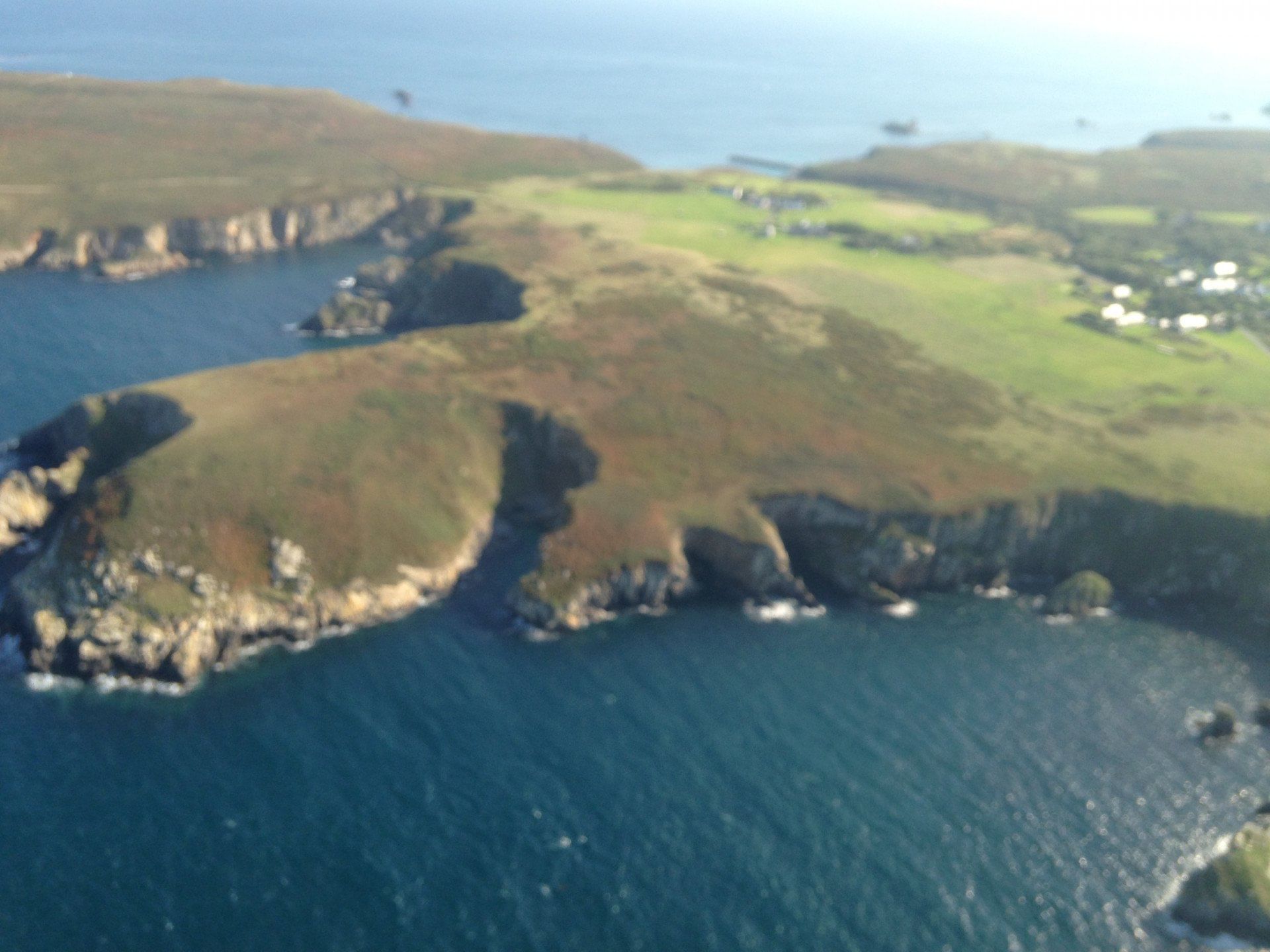 Evadez-vous à Ouessant en longeant la côte de Granite Rose