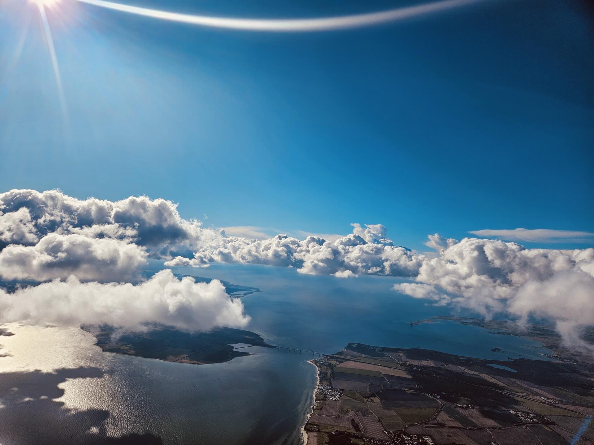 Fehmarnsundbrücke unter Wolken