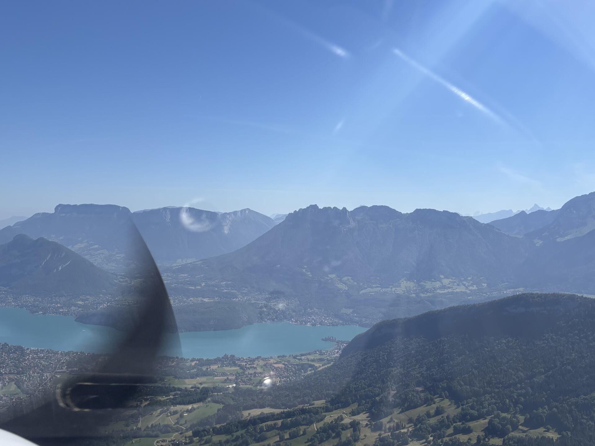 Lac d’Annecy, massif des Bornes et Aravis