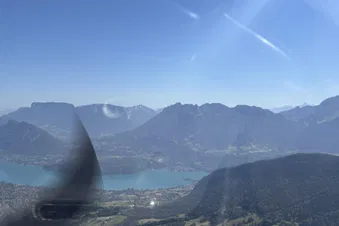 Lac d’Annecy, massif des Bornes et Aravis