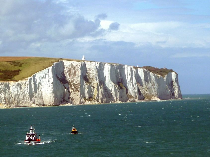 Sightseeing over the White Chalk Cliffs