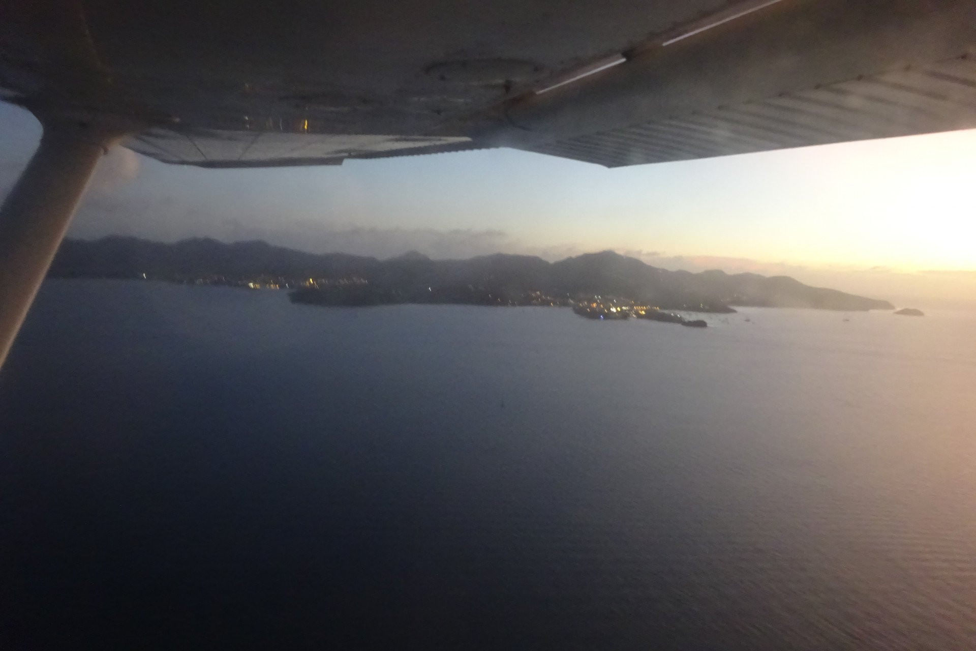 Coucher de soleil sur l'île aux fleurs...