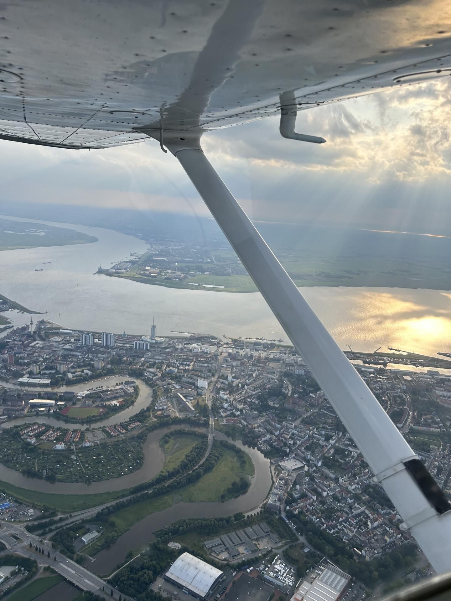 Nordseerundflug über Wilhelmshaven, Bremerhaven und Cuxhaven