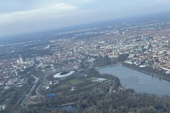 Das Stadion und der Blick über die Stadt.