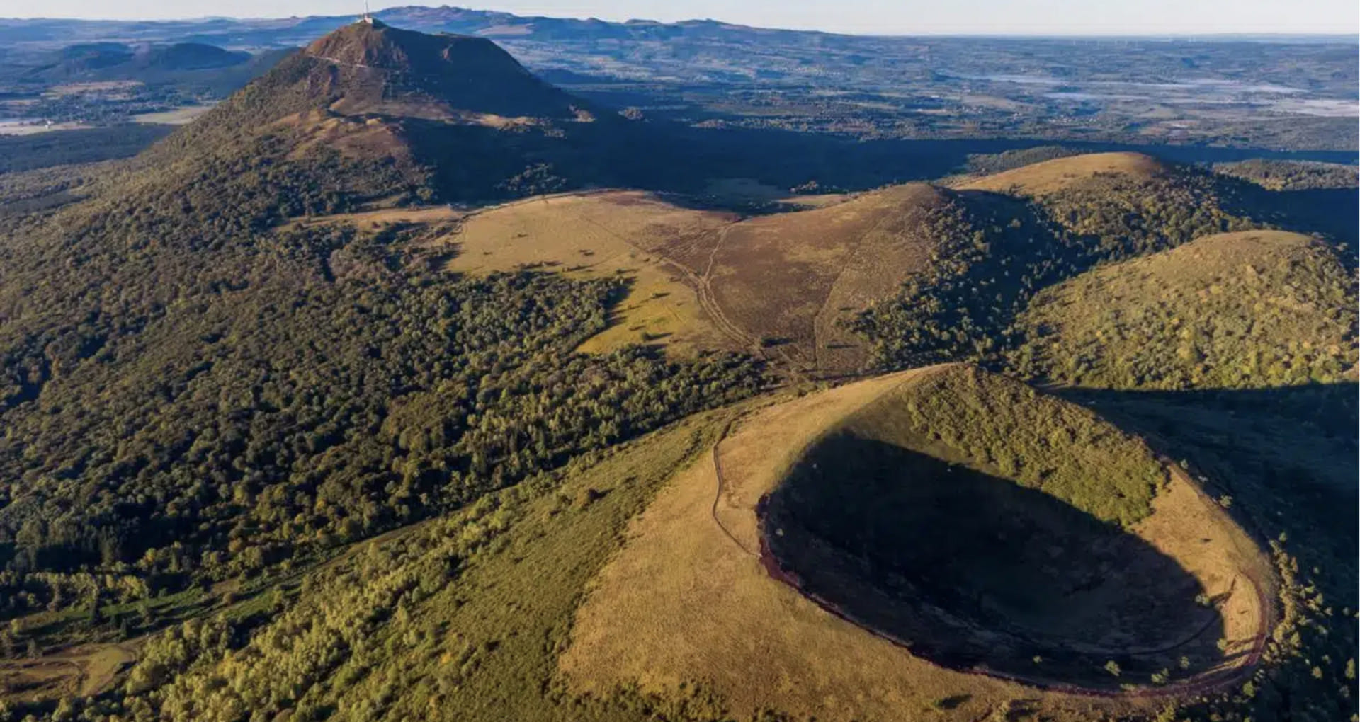 Survol du Parc naturel des volcans d’Auvergne