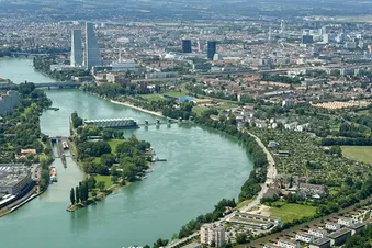 Rundflug mit Zwischenhalt im Bergrestaurant