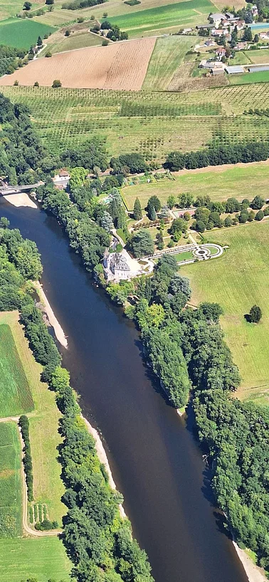 Vol hélicoptère en Dordogne : un vol, deux destinations