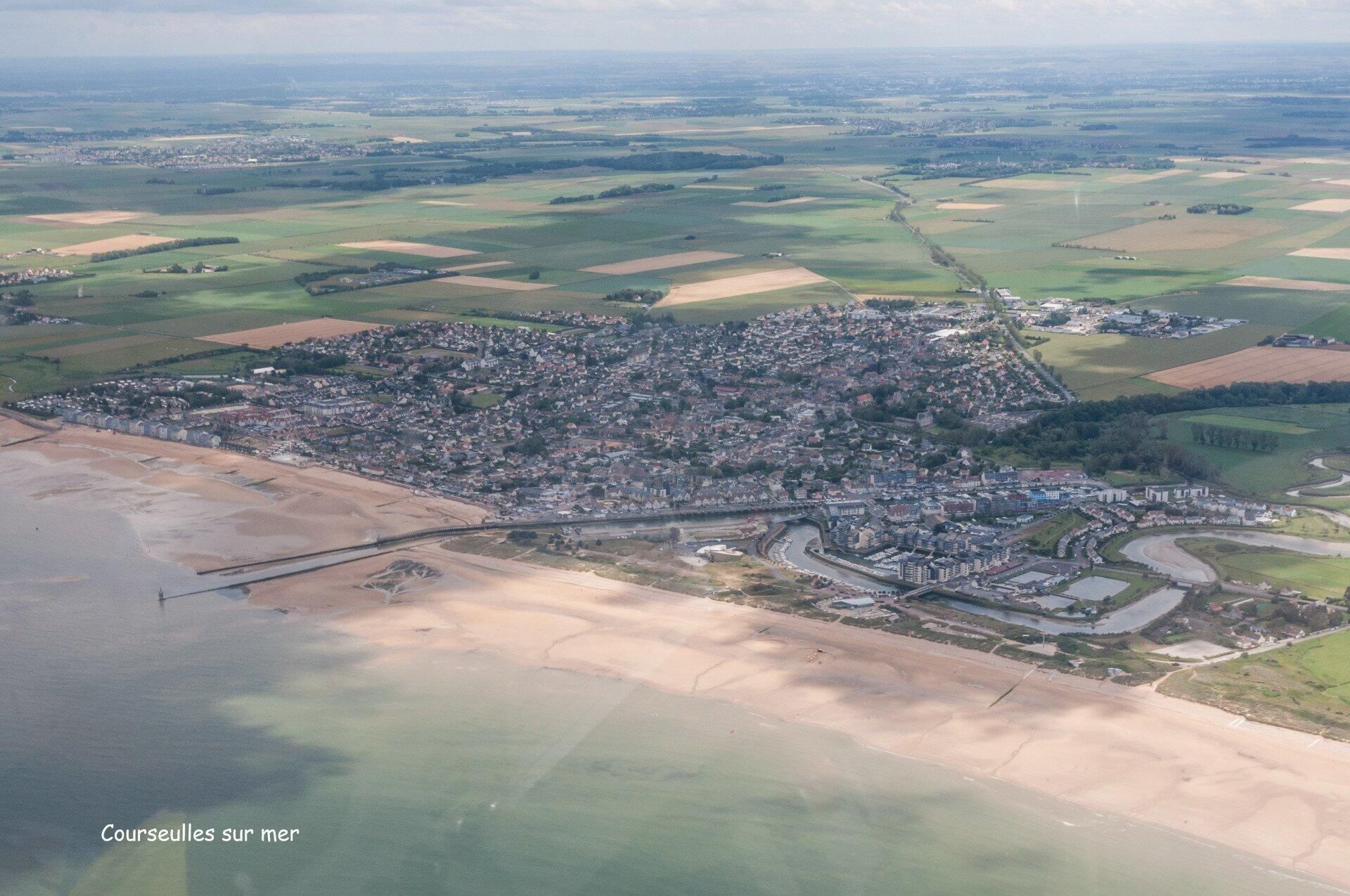 Survol des plages du Débarquement UTAH, OMAHA, GOLD et JUNO