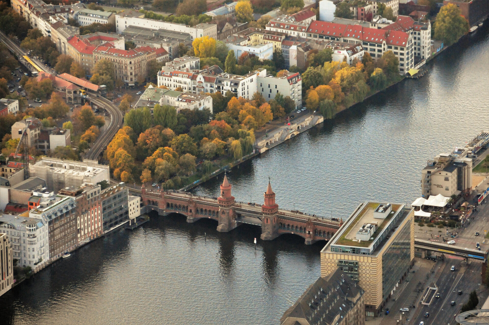 Die Oberbaumbrücke über die Spree