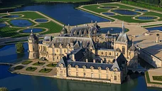 Châteaux de Chantilly et Pierrefonds depuis Les Mureaux