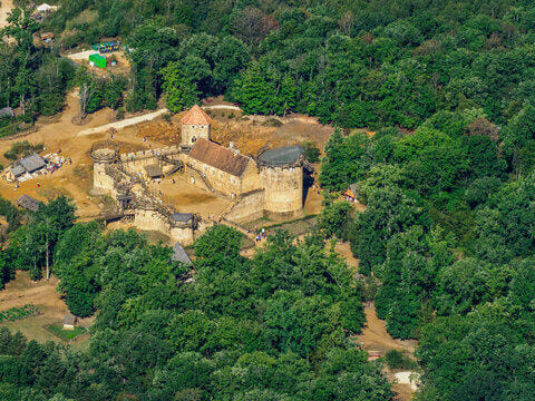 Survol du sancerre et du chateau de guedelon