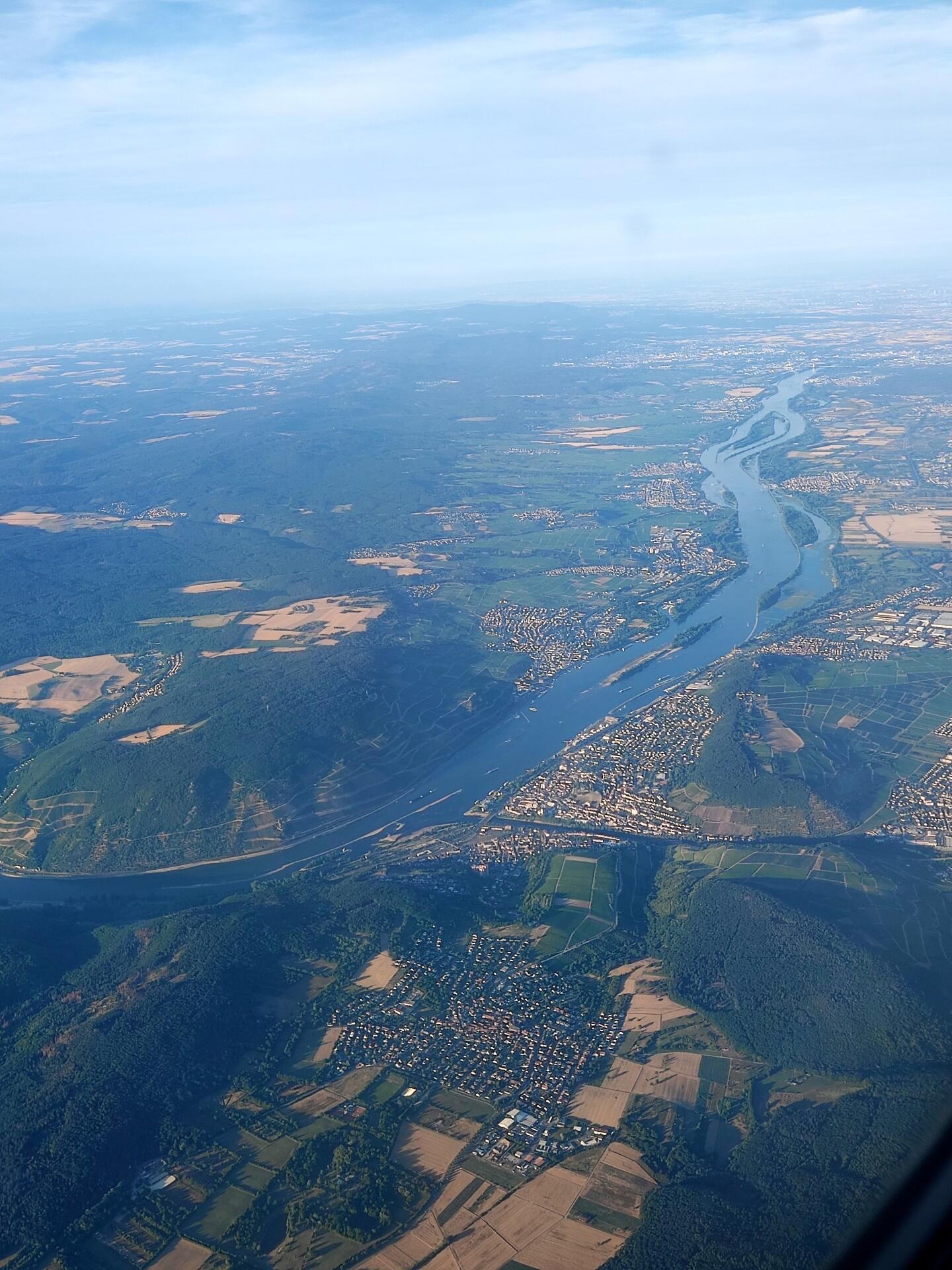 Bingen-Ruedesheim, Blick nach Osten Rtg. Frankfurt