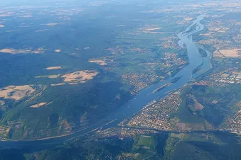 Bingen-Ruedesheim, Blick nach Osten Rtg. Frankfurt
