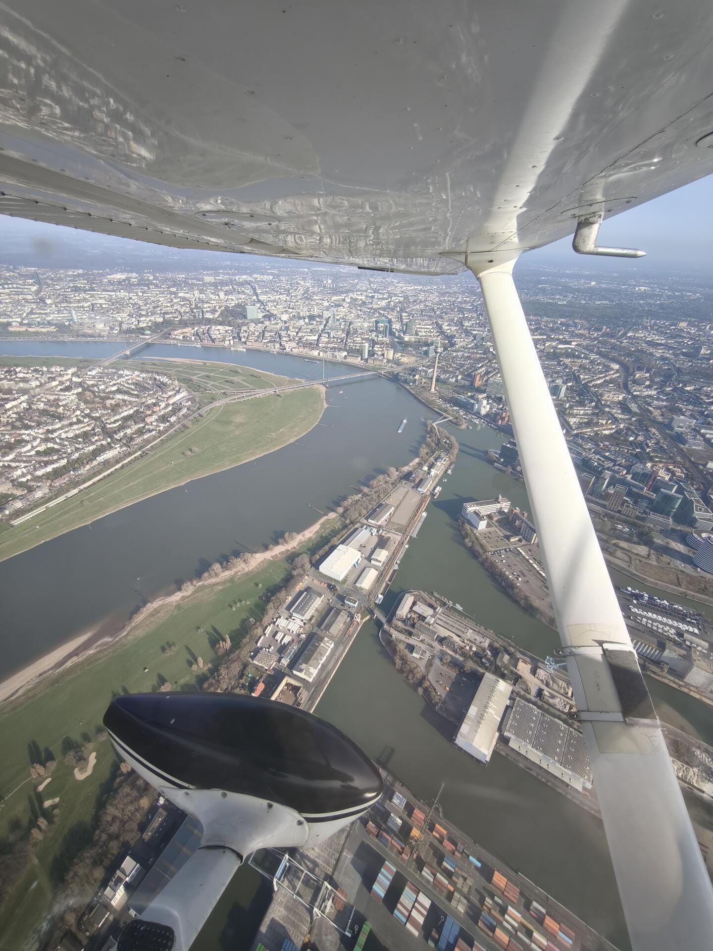 Düsseldorf und den Tagebau Garzweiler aus der Luft