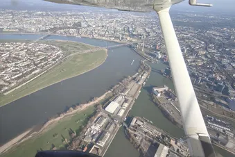 Düsseldorf und den Tagebau Garzweiler aus der Luft