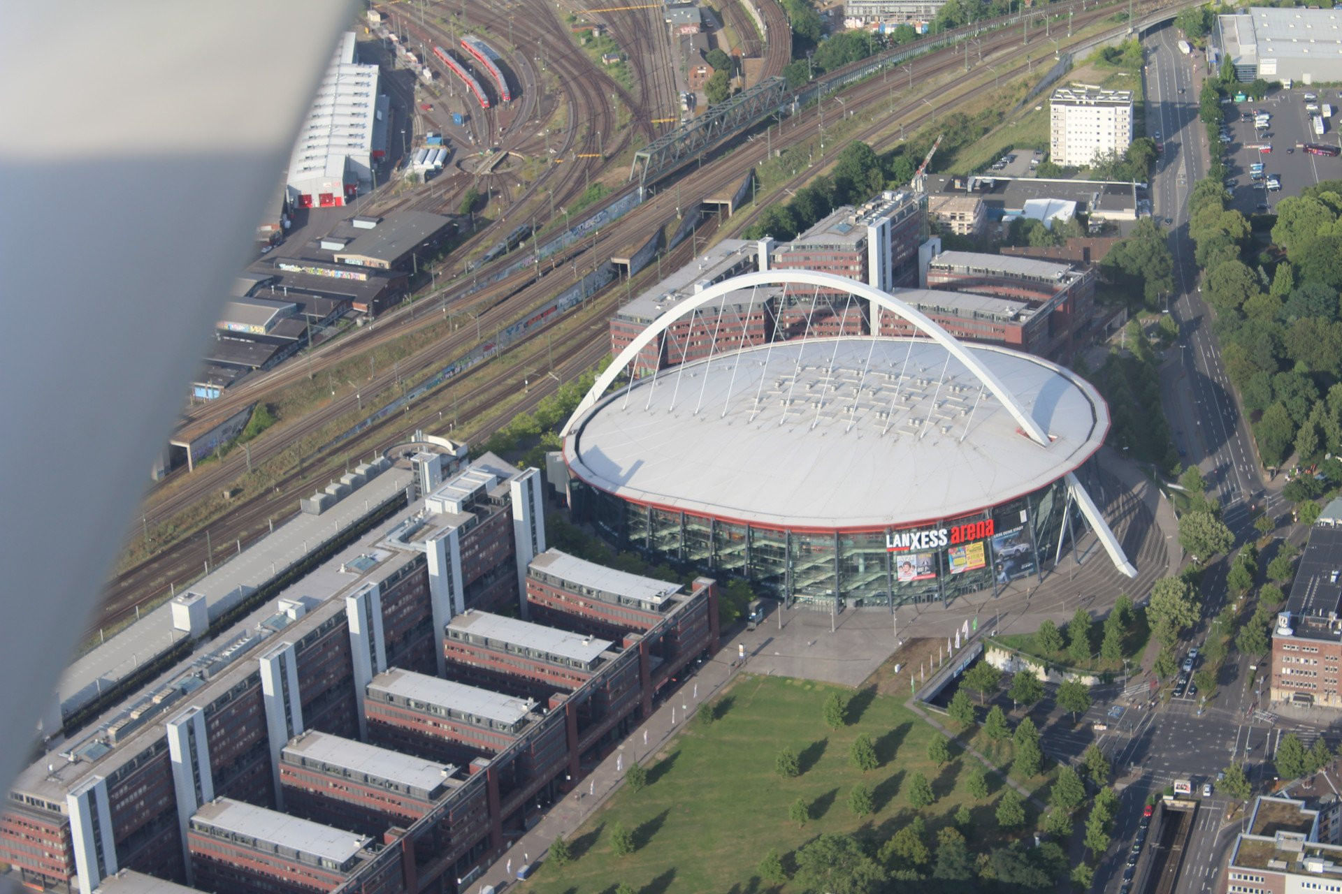 Rundflug: Kölner Dom, Braunkohle und Phantasialand