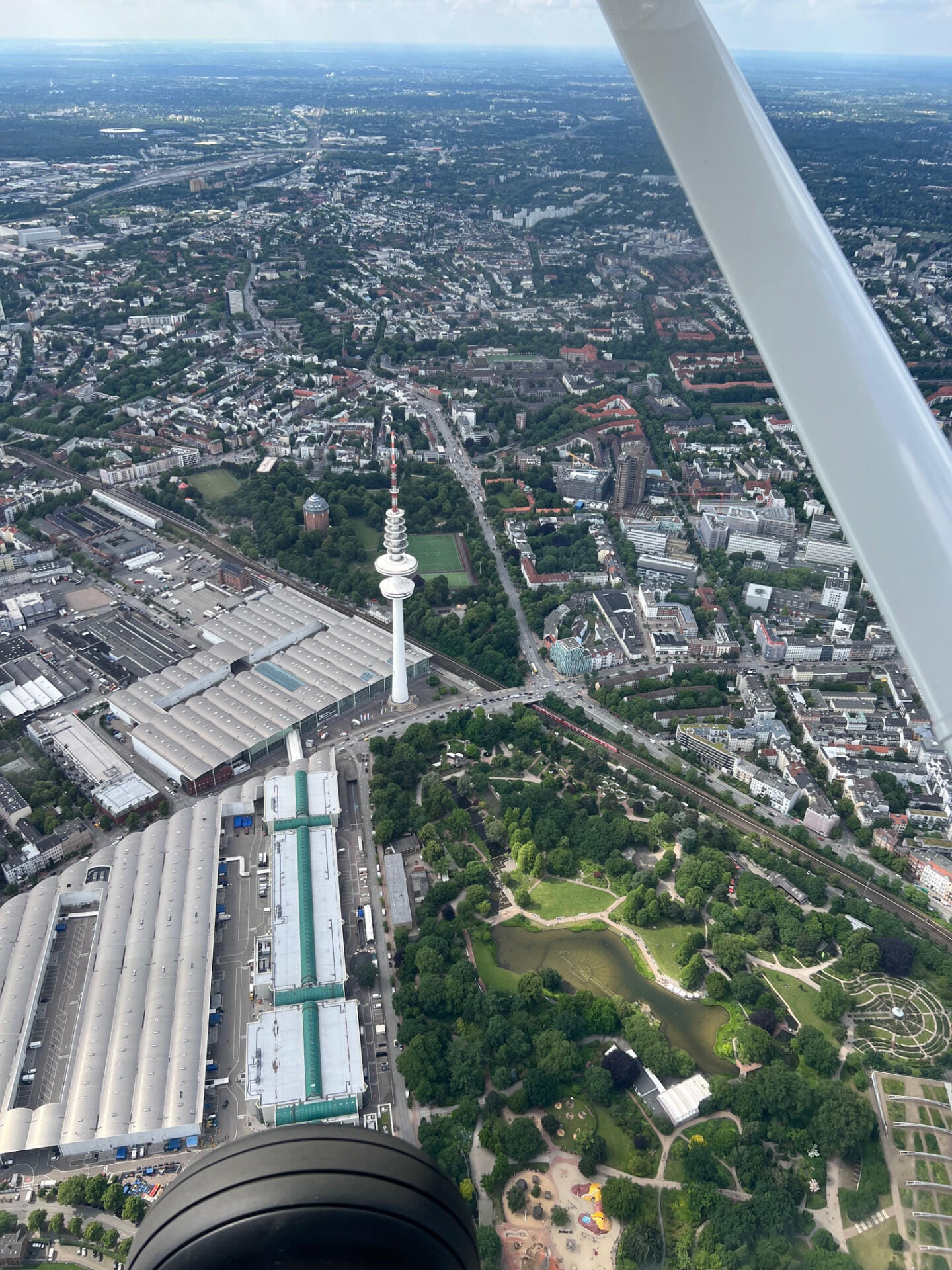 Rundflug Hamburg über Burchardkai, Alster, Hamburg Flughafen