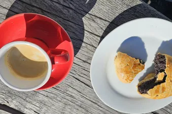 Kaffee und Mohnzelten