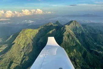 Survol du nord de l'île et de la Montagne Pelée