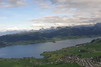 Sechs-Seen-Rundflug für ein Passagier