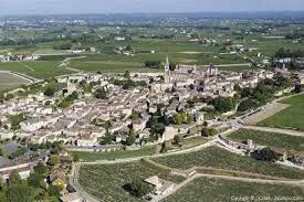 UN CHATEAU TOUTES LES 3 MINUTES DANS L ENTRE DEUX MERS