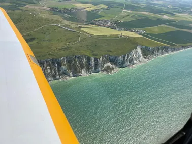Les 2 caps gris et blanc nez avec escale aeroport de  calais