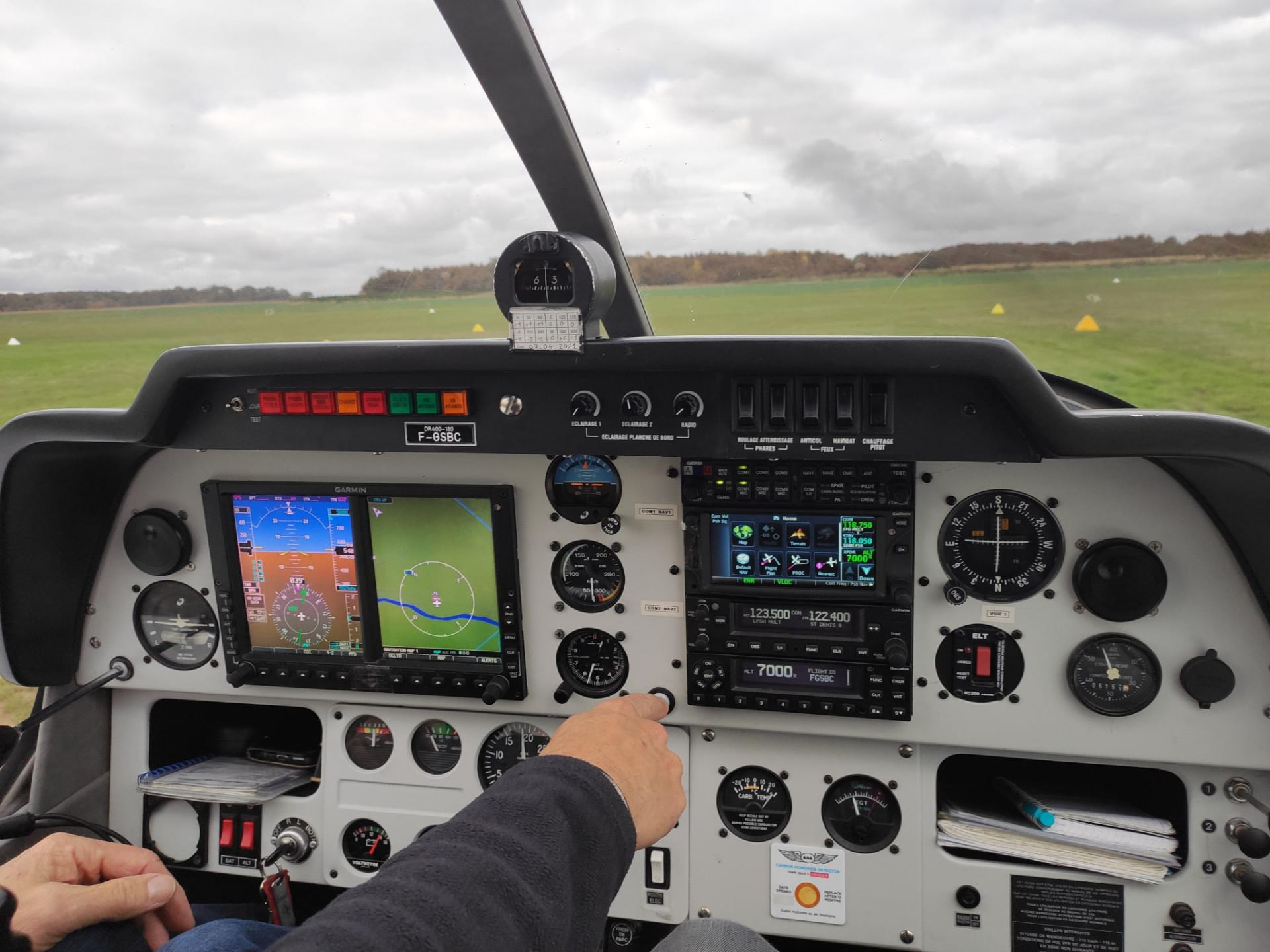 Aligné - pret à décoller - Tableau de bord de l'avion