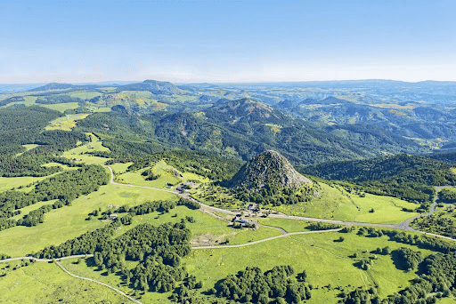 Mont gerbier de Jonc et le Mézenc au fond