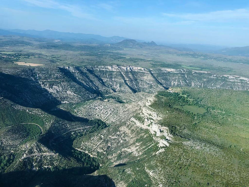 Cirque de Navacelles-Pic Saint Loup-Lac du Salagou en hélico