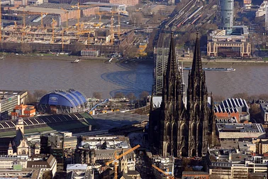 1Std Rundflug zum Kölner Dom, Rursee und Aachen