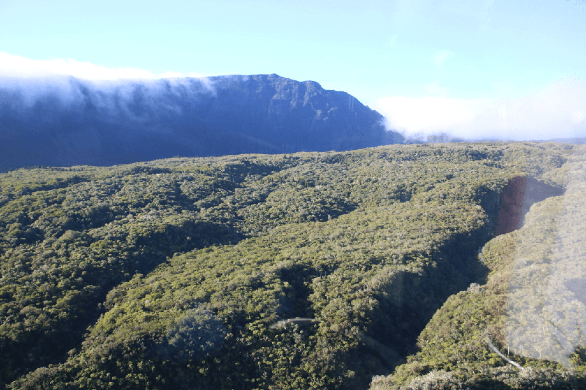 Découvrir les 3 Cirques et Cascades en Hélicoptère