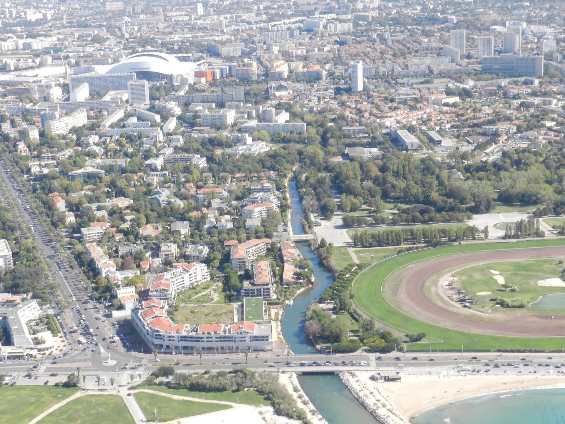 Superbe survol de la rade de Marseille