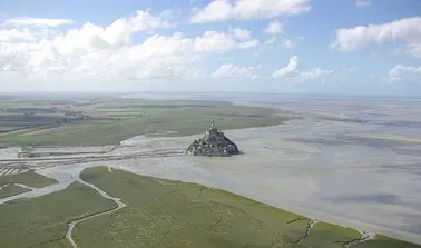 Balade aérienne à la découverte du Mt St Michel.