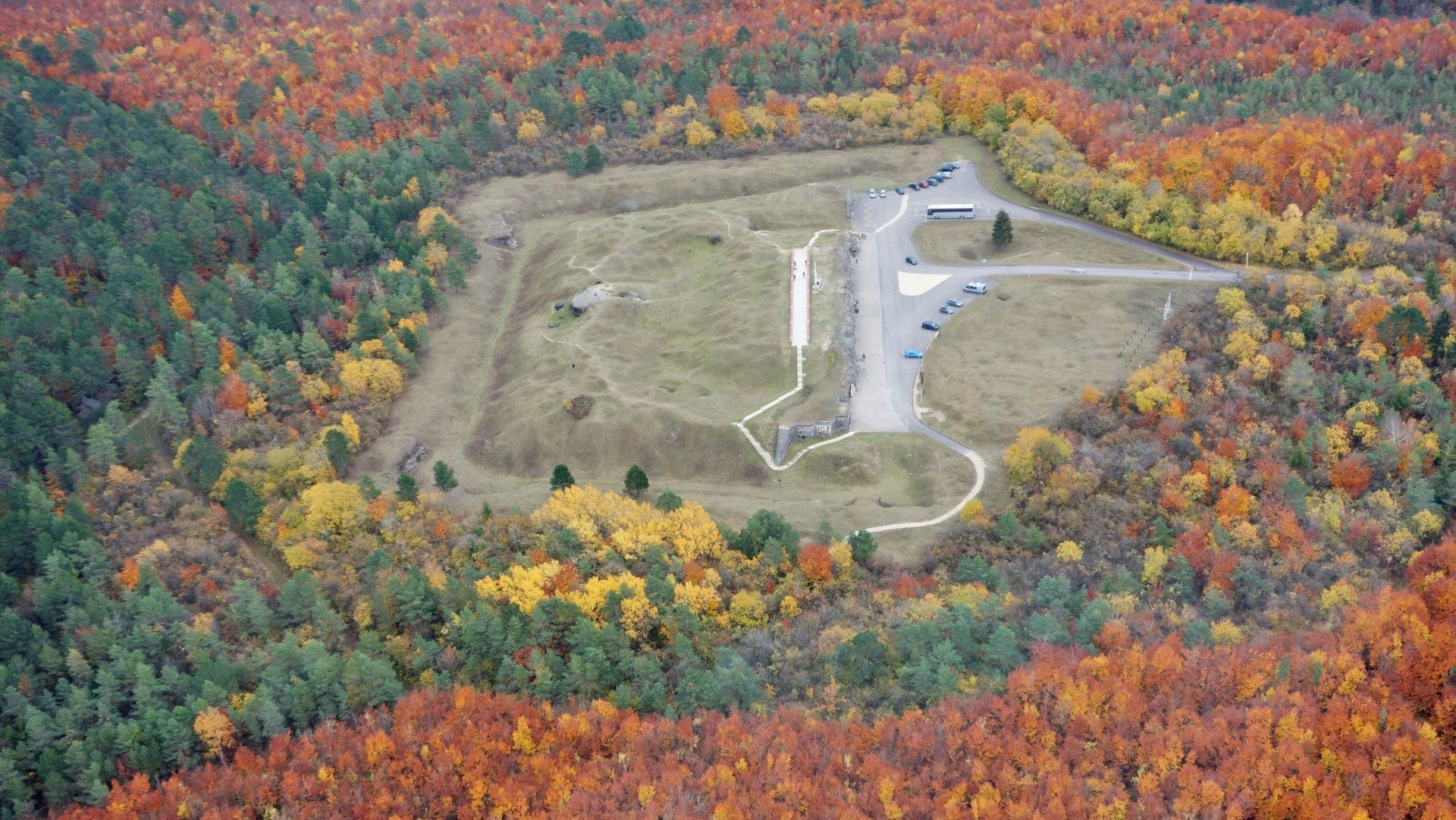 Un magnifique survol des lieux de mémoire autour de VERDUN !